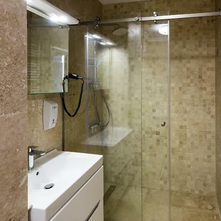 Solid Apartment Mamaia